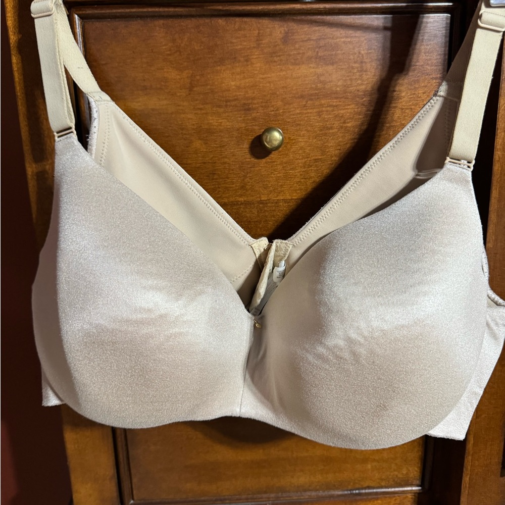 Bra, 40D Cacique Lane Bryant. Gently worn 3 times. Back Smoother.
